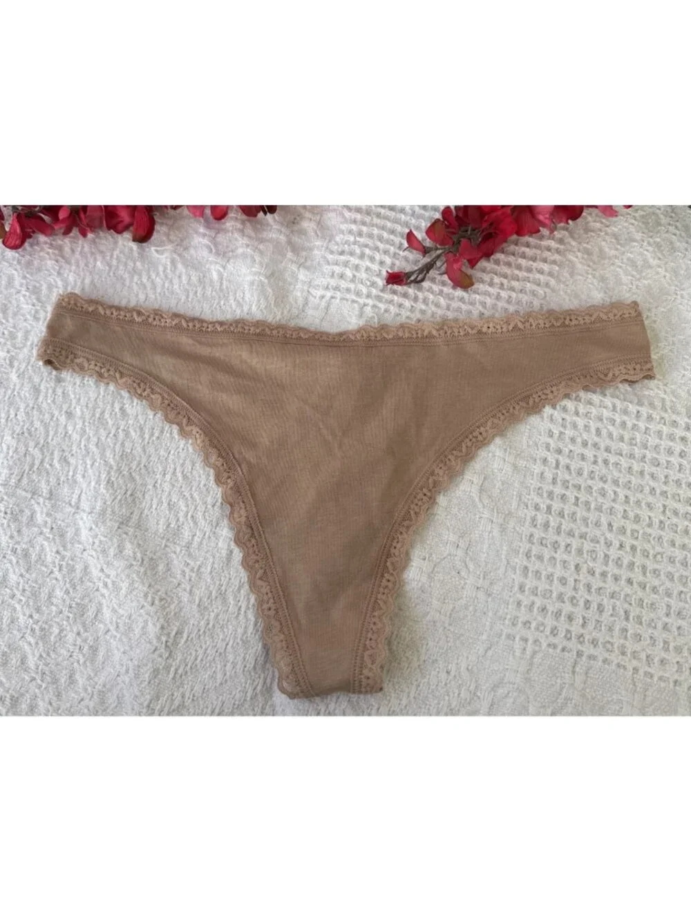 VICTORIA'S SECRET M BEIGE TAN SMOOTH LACE THONG WIDE STRING PANTIES NWT